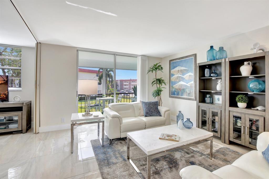 HOLLYBROOK GOLF & TENNIS - Residential