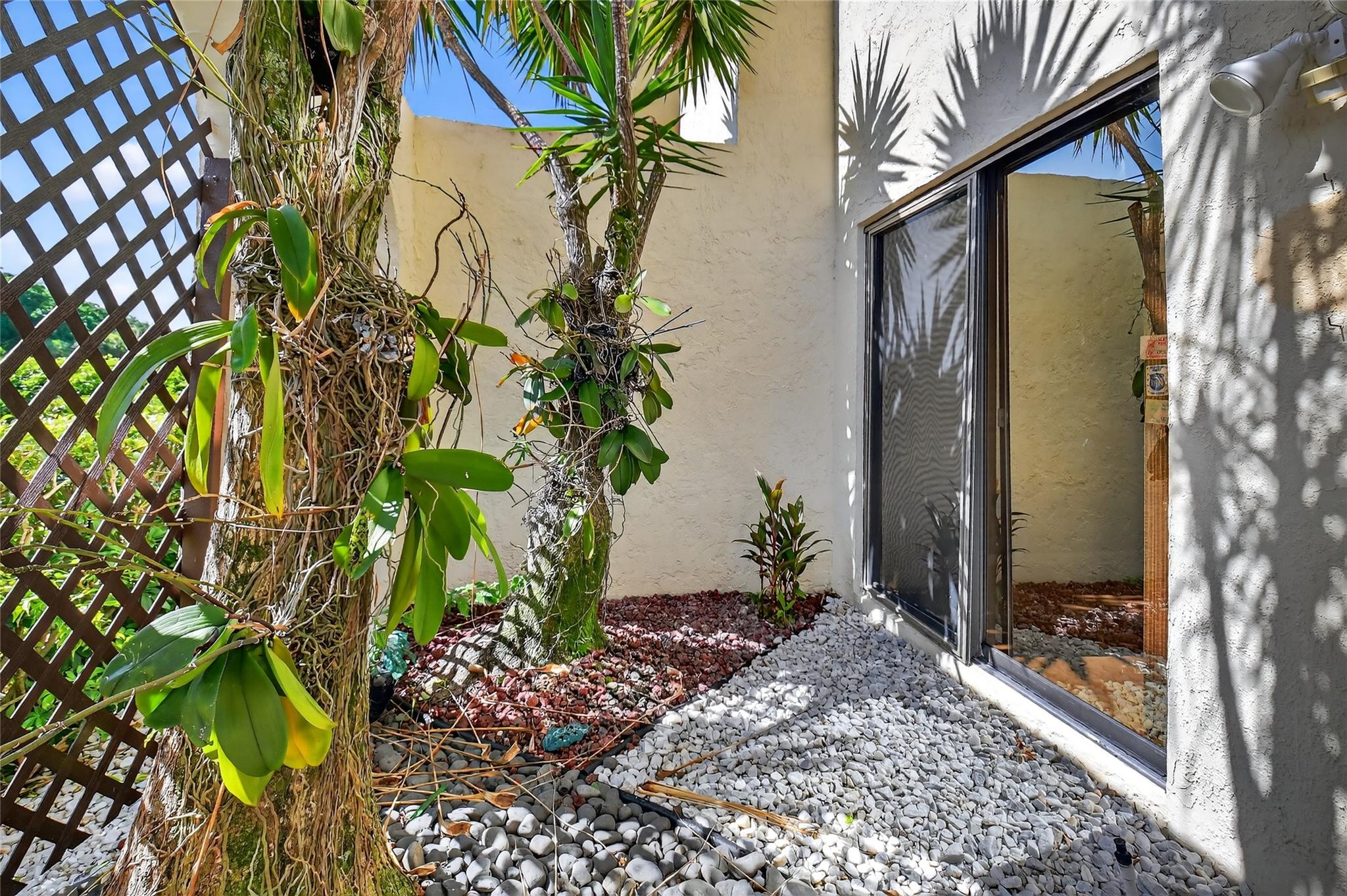 21863 Arriba Real 8-G