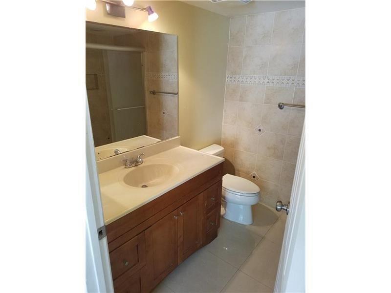 PALM VILLAGE - Residential Lease