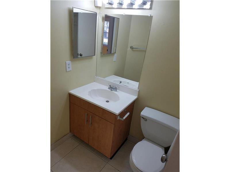 PALM VILLAGE - Residential Lease