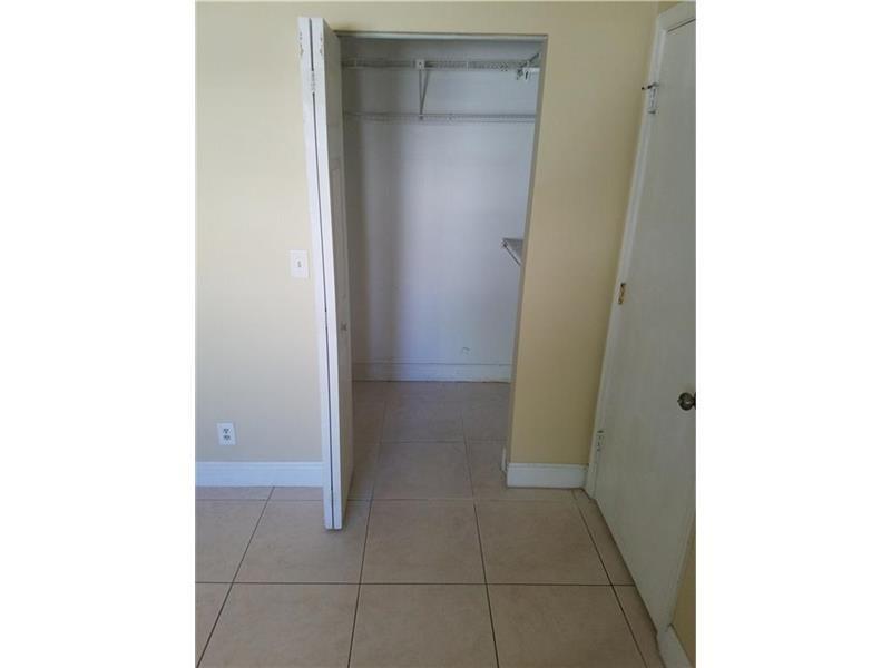 PALM VILLAGE - Residential Lease