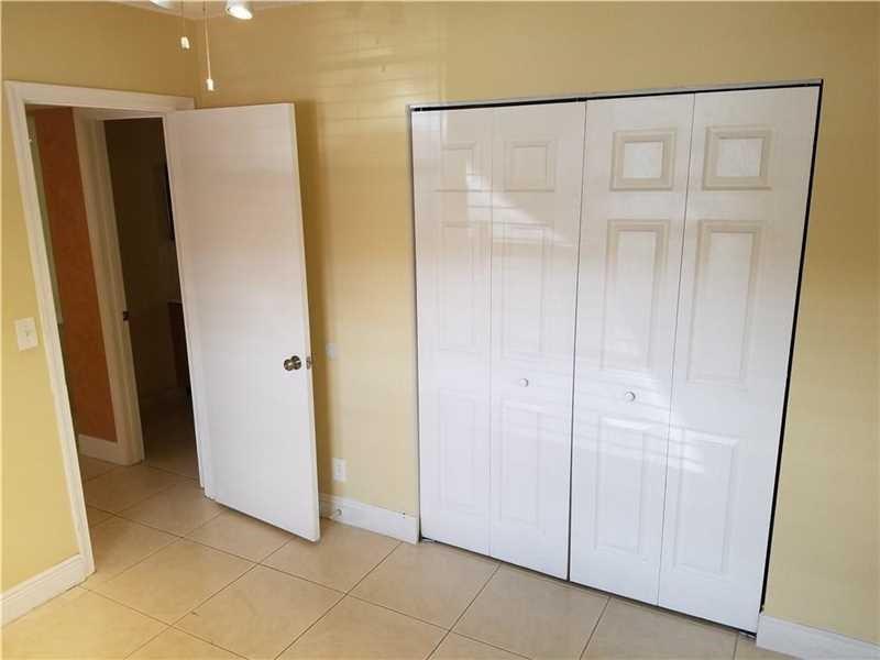 PALM VILLAGE - Residential Lease