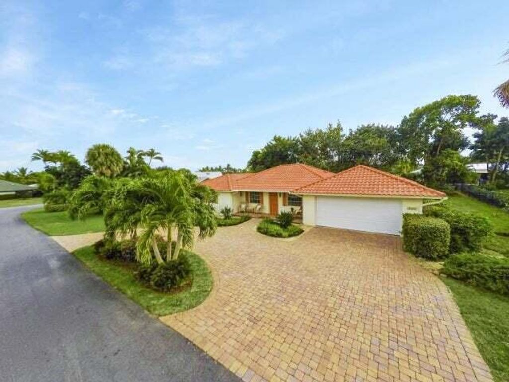 Photo of 8574 SE Seagrape Way, Hobe Sound, FL 33455 (MLS # R10930417)