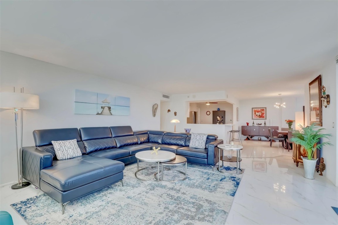 EAST POINT TOWERS - Residential