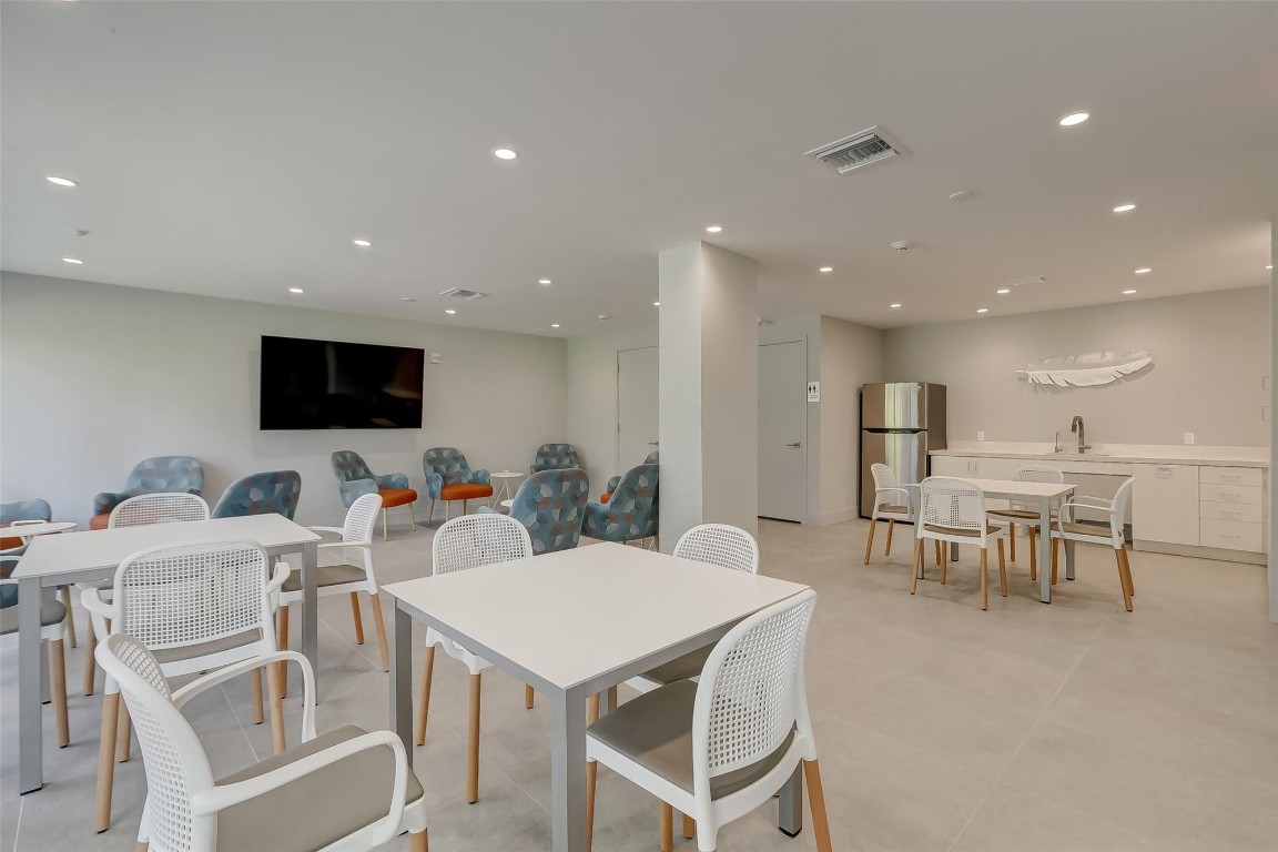 EAST POINT TOWERS - Residential