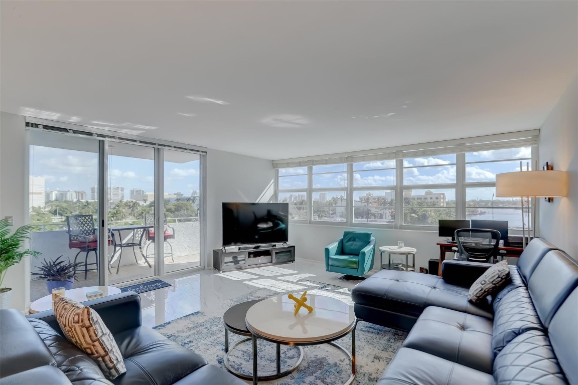 EAST POINT TOWERS - Residential