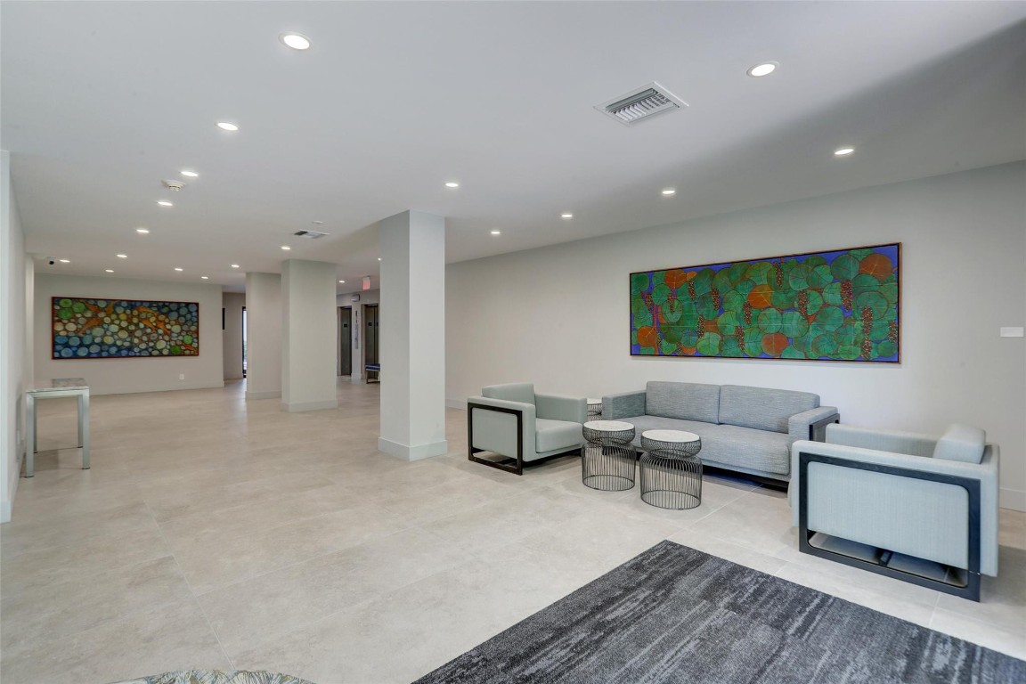 EAST POINT TOWERS - Residential