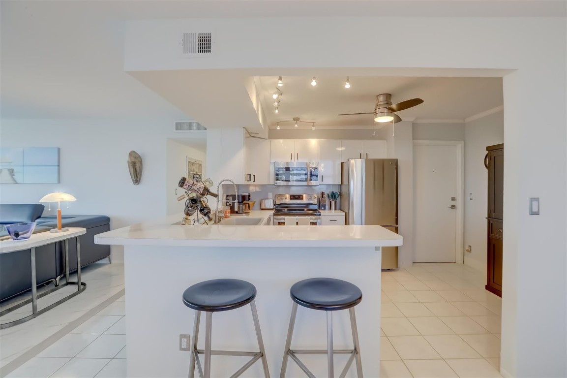 EAST POINT TOWERS - Residential