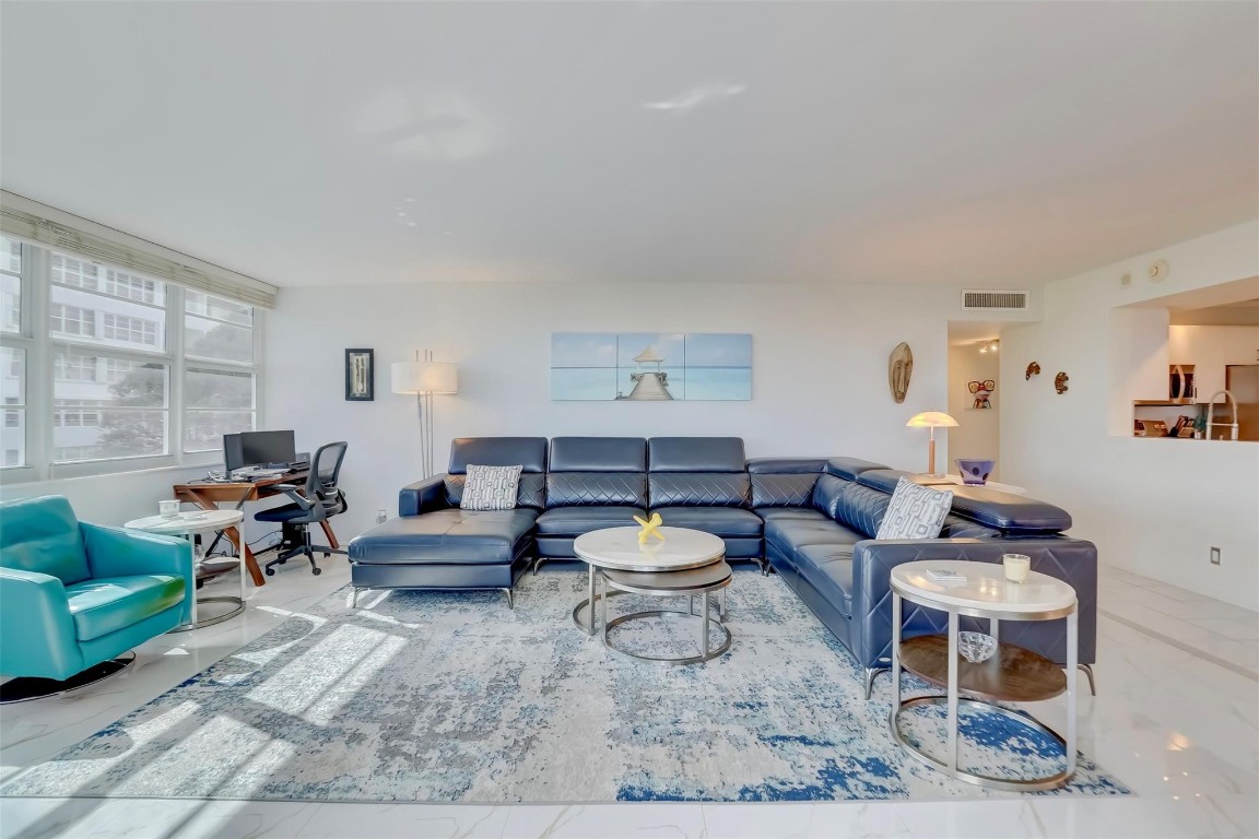 EAST POINT TOWERS - Residential