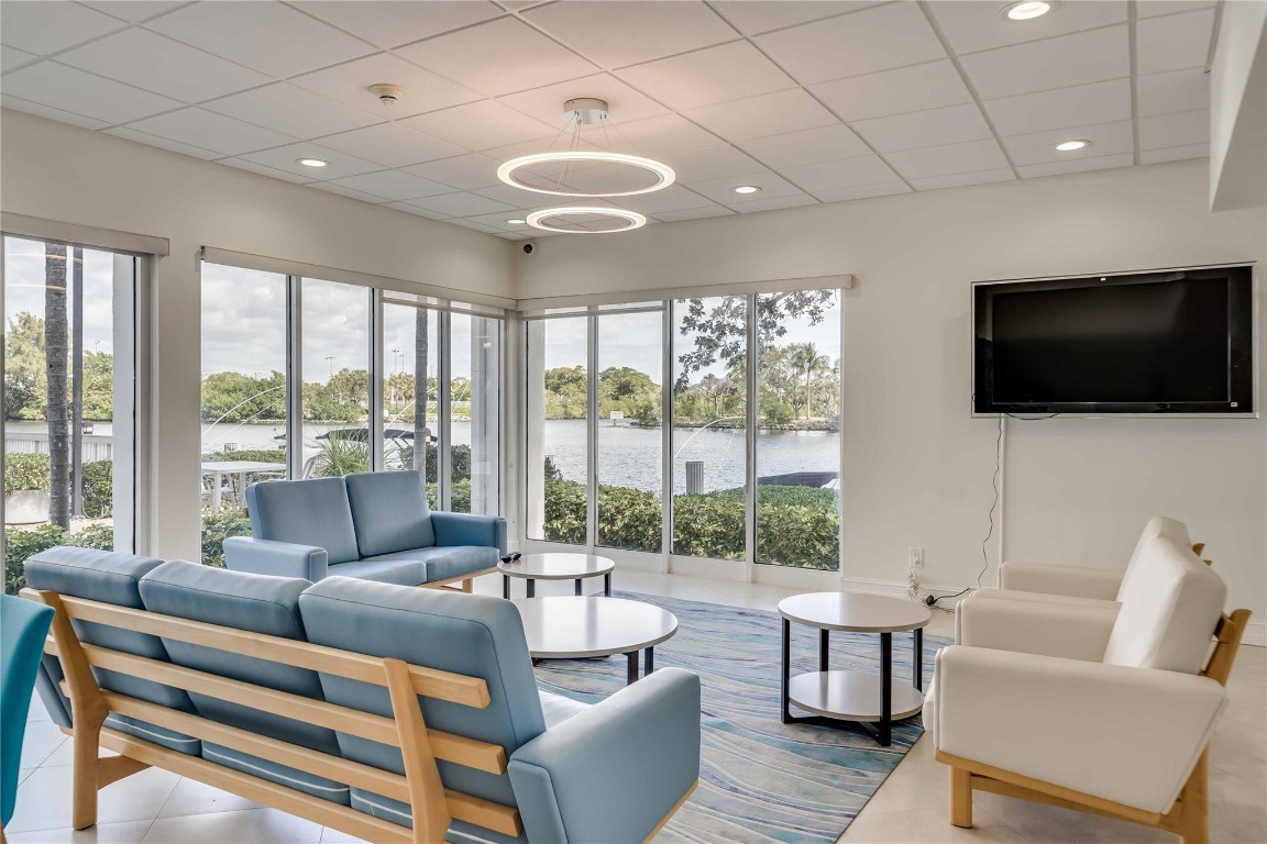 EAST POINT TOWERS - Residential