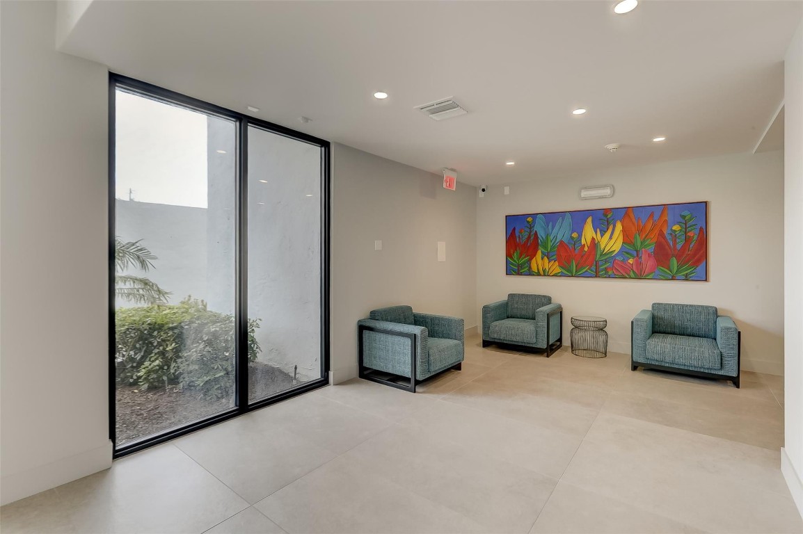 EAST POINT TOWERS - Residential