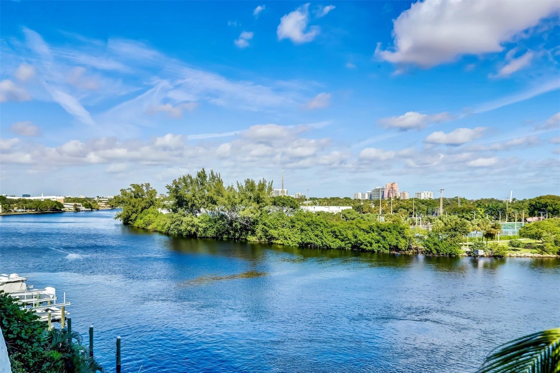 EAST POINT TOWERS - Residential