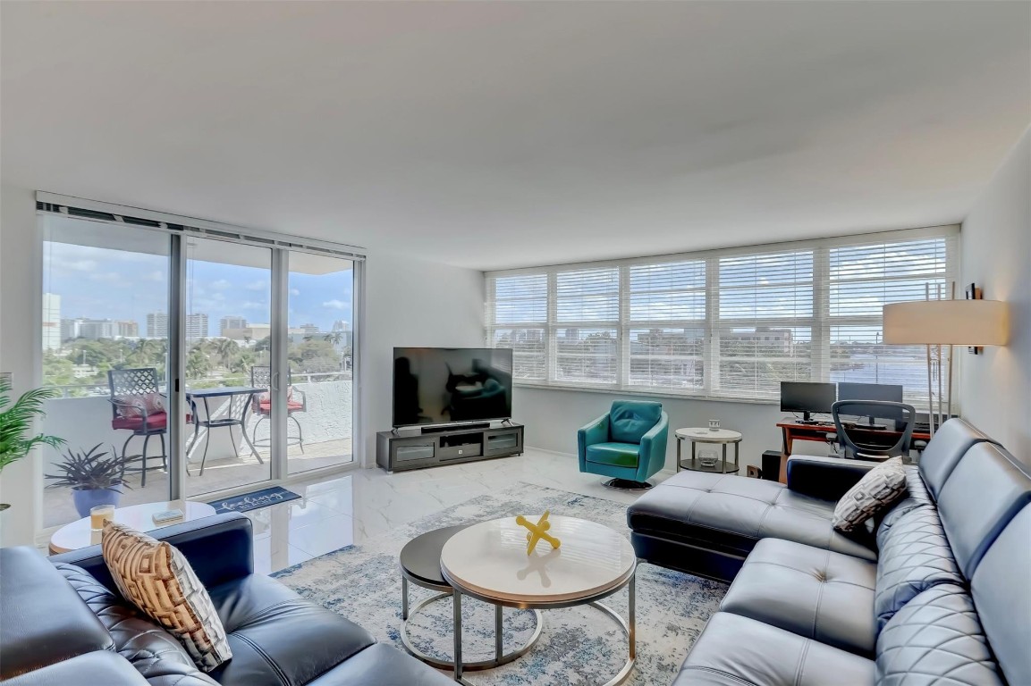 EAST POINT TOWERS - Residential