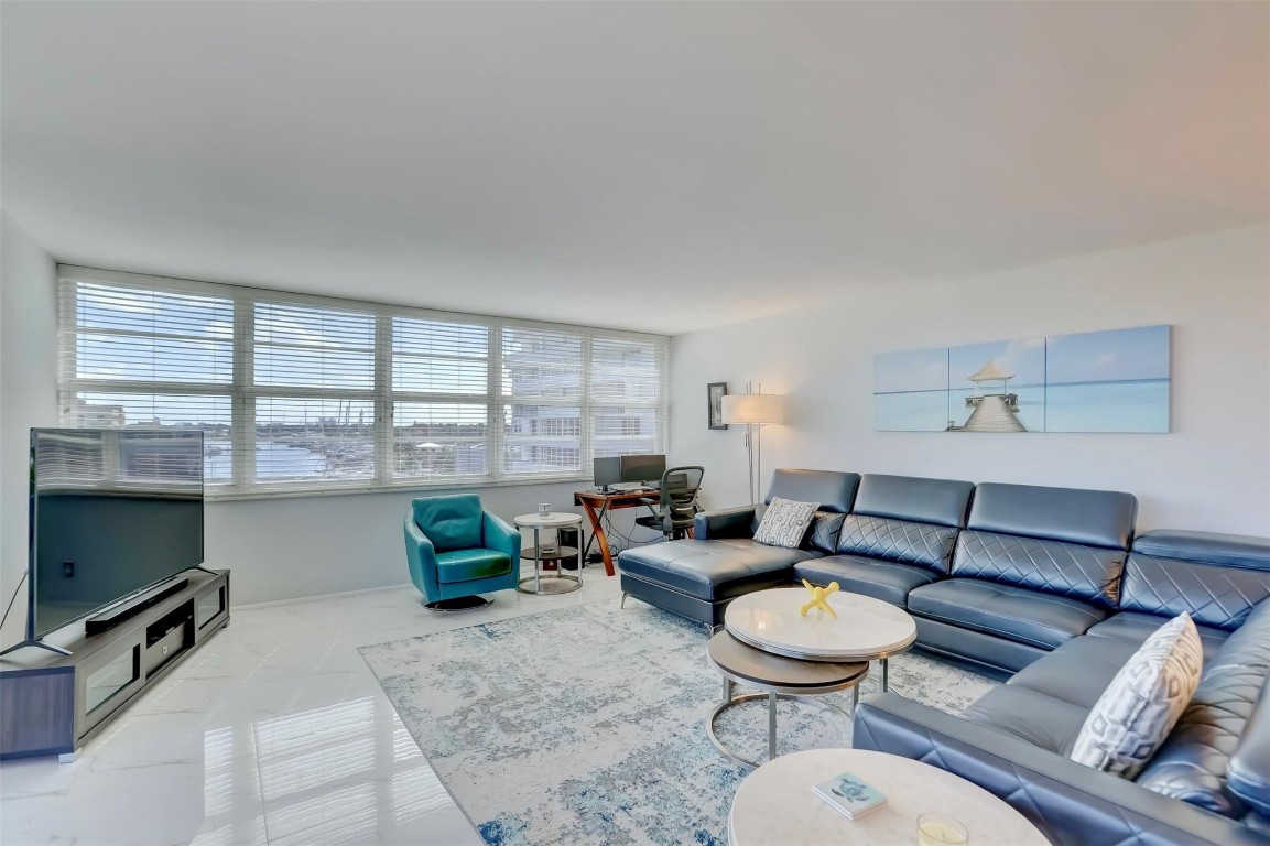 EAST POINT TOWERS - Residential