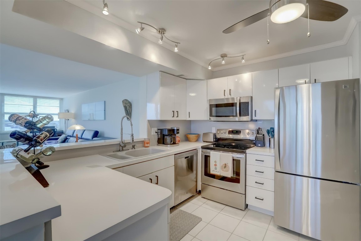 EAST POINT TOWERS - Residential