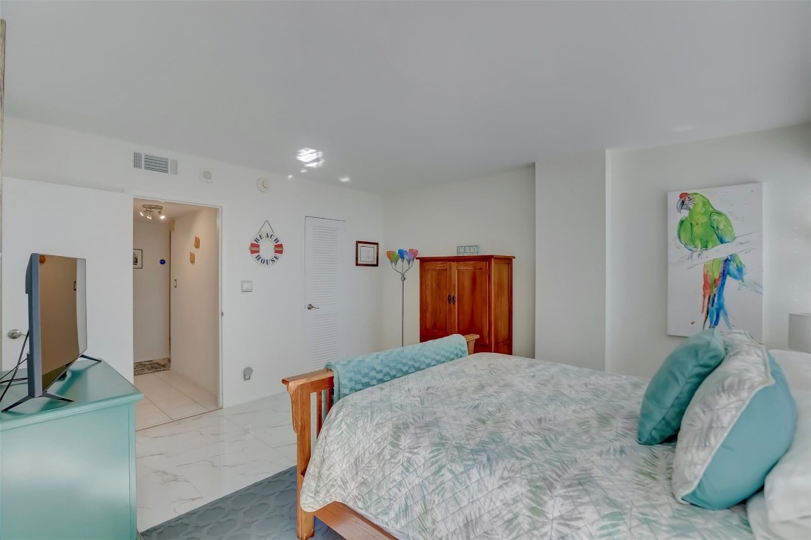 EAST POINT TOWERS - Residential