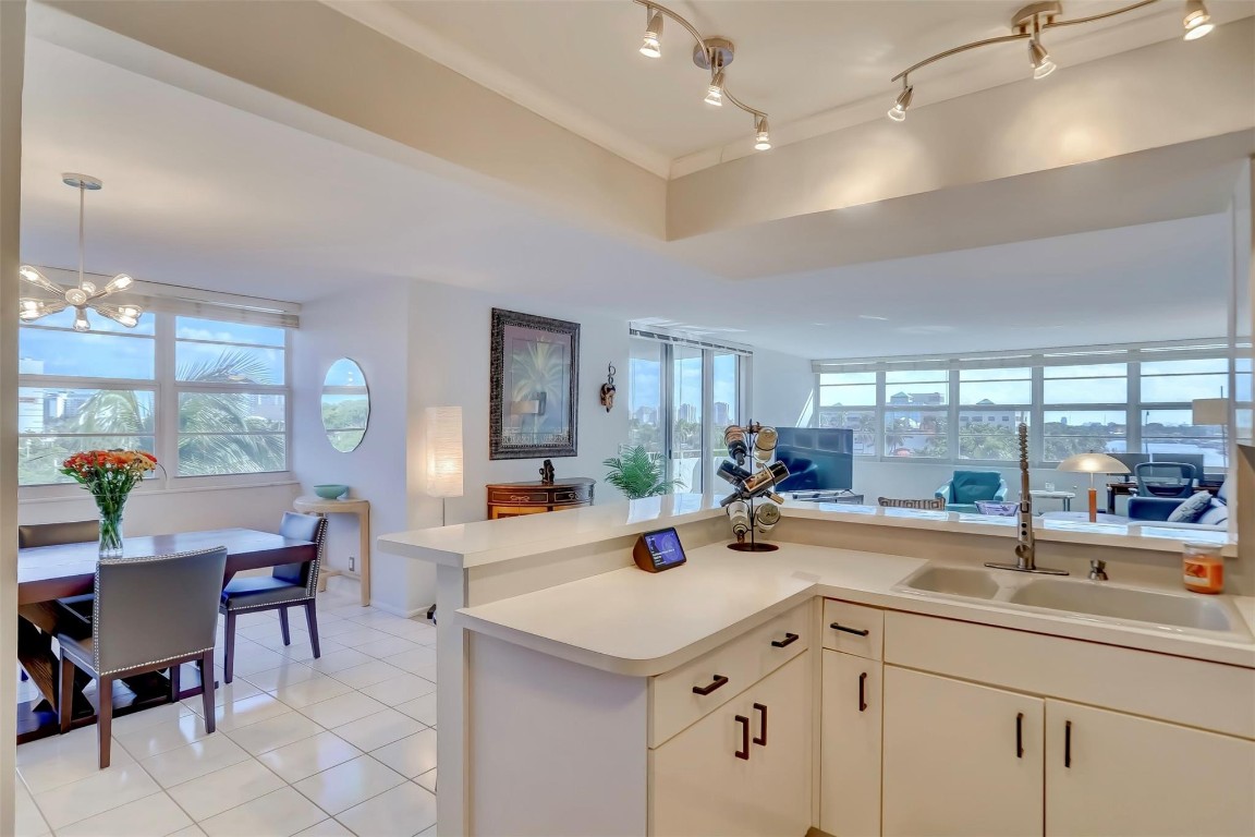 EAST POINT TOWERS - Residential