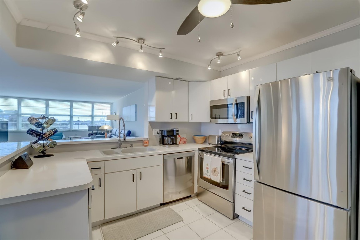 EAST POINT TOWERS - Residential