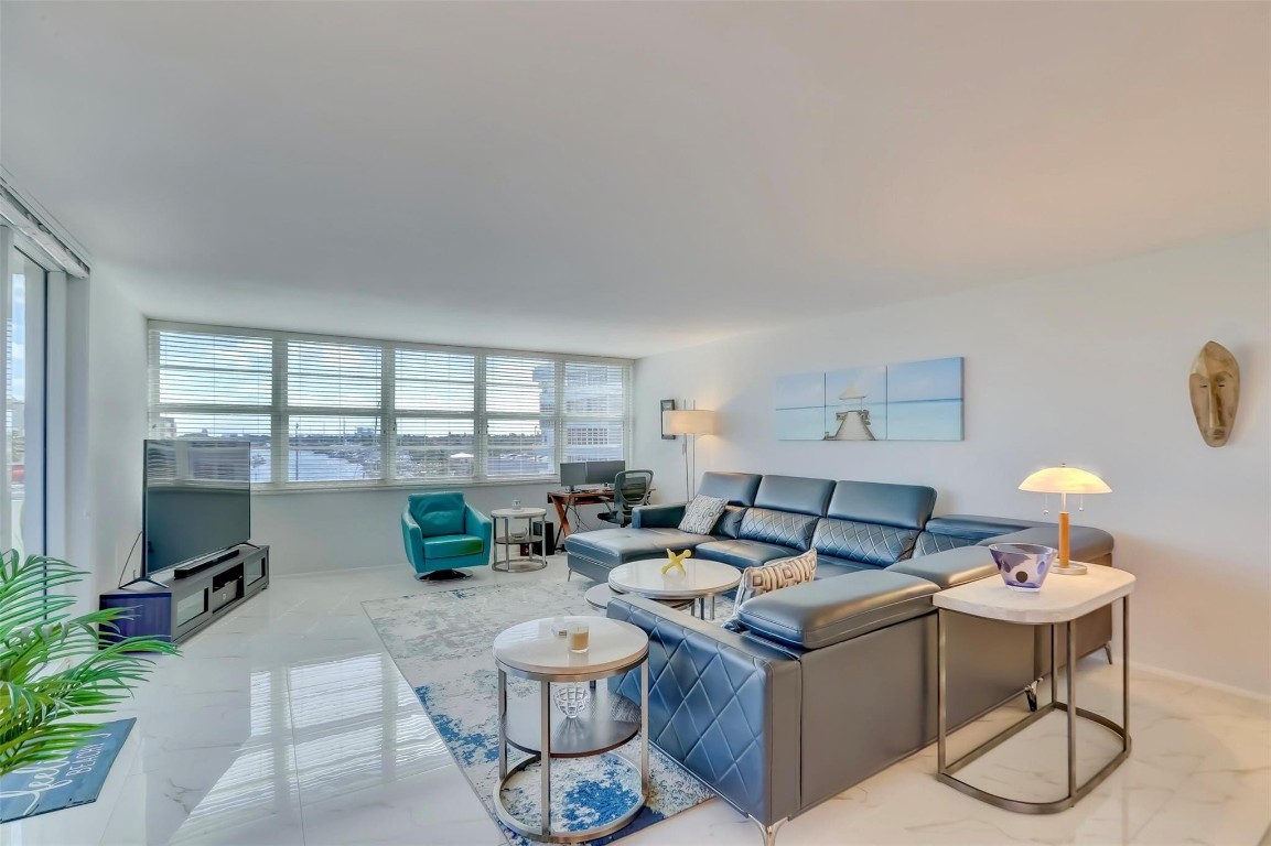 EAST POINT TOWERS - Residential