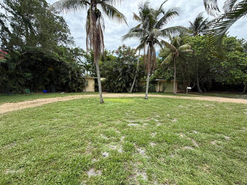 Photo of 14 George Bush Boulevard, Delray Beach, FL 33444 (MLS # B26038300)