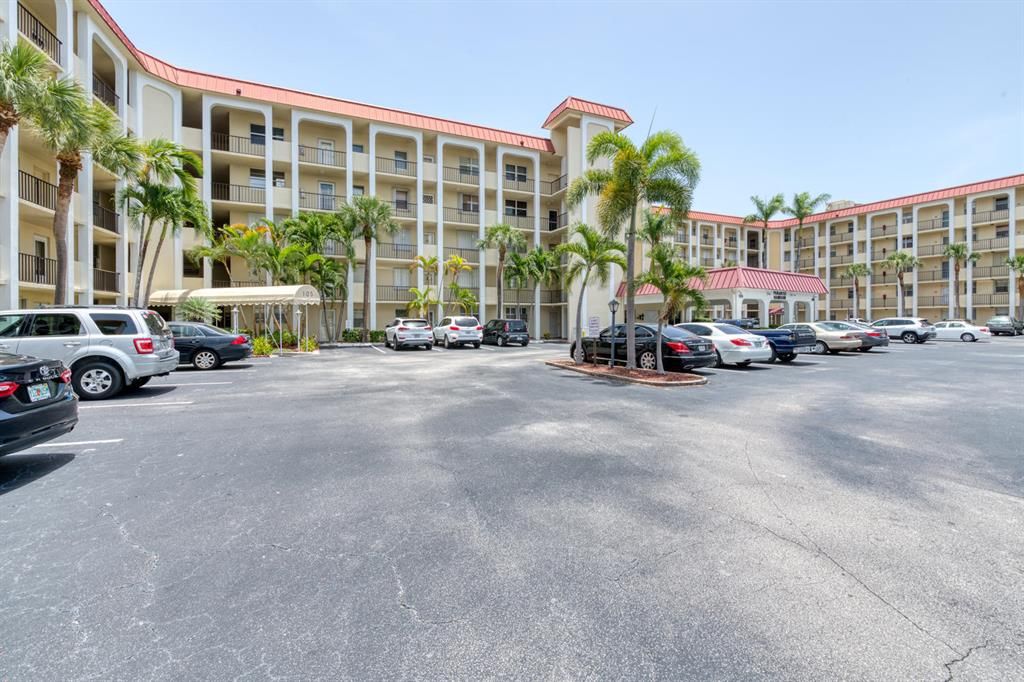 Photo of 105 Paradise Harbour Boulevard Blvd #111, North Palm Beach, FL 33408 (MLS # R10710882)