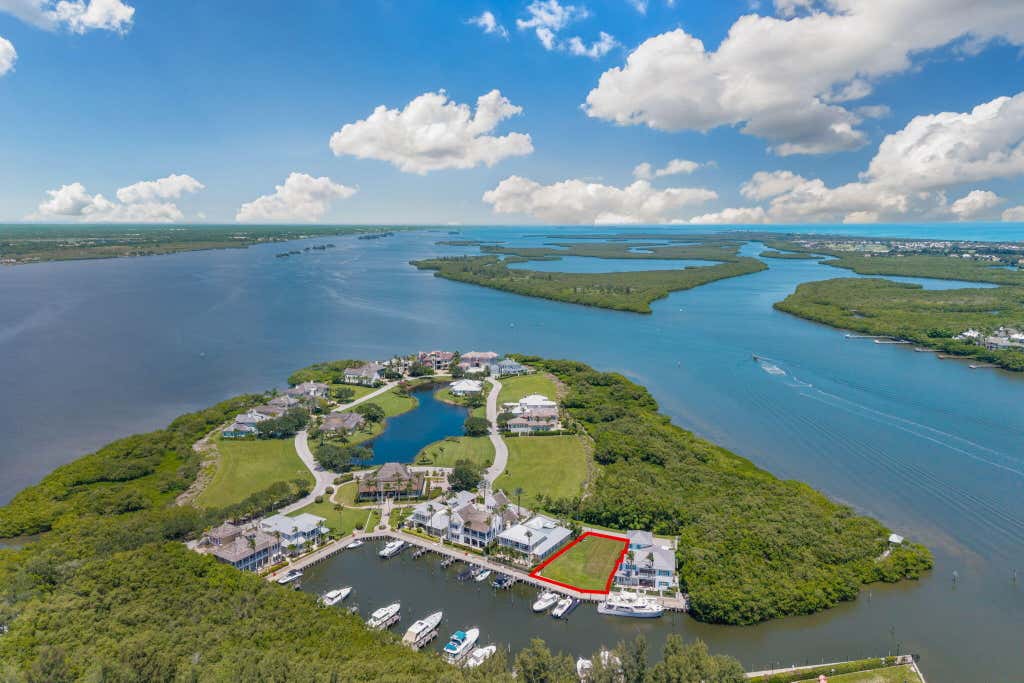 Photo of 2915 E MARSH ISLAND Drive, Vero Beach, FL 32963 (MLS # B26064244)