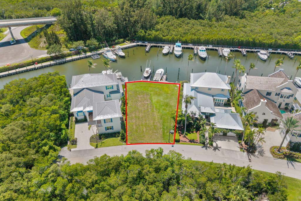Photo of 2915 E MARSH ISLAND Drive, Vero Beach, FL 32963 (MLS # B26064244)