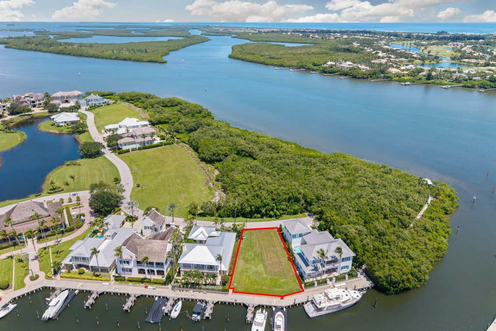 Photo of 2915 E MARSH ISLAND Drive, Vero Beach, FL 32963 (MLS # B26064244)