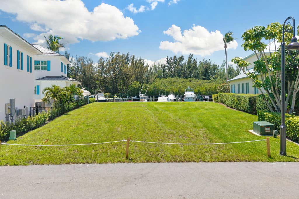 Photo of 2915 E MARSH ISLAND Drive, Vero Beach, FL 32963 (MLS # B26064244)