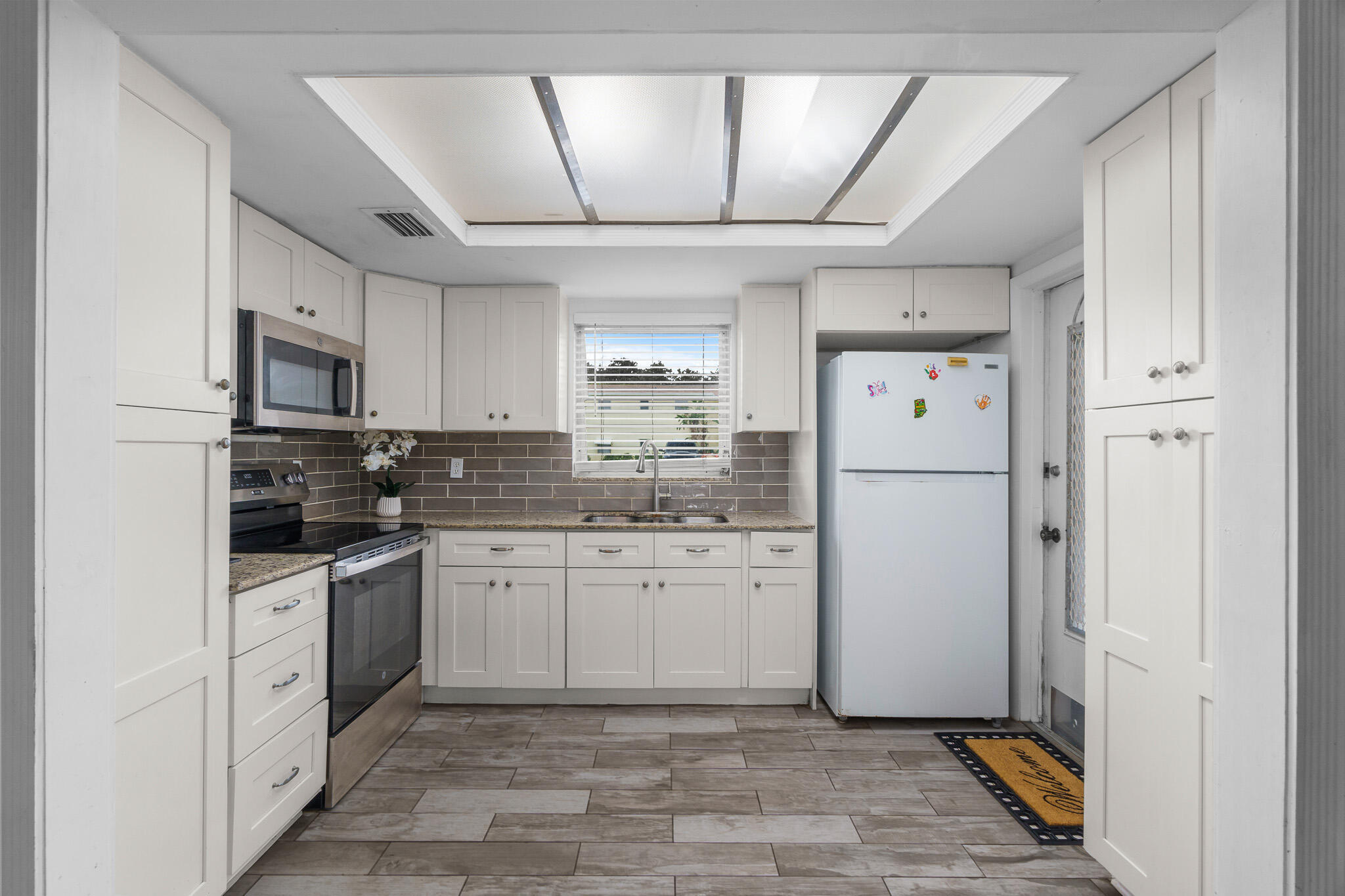 FOUR SEA SUNS CONDO - Residential Lease