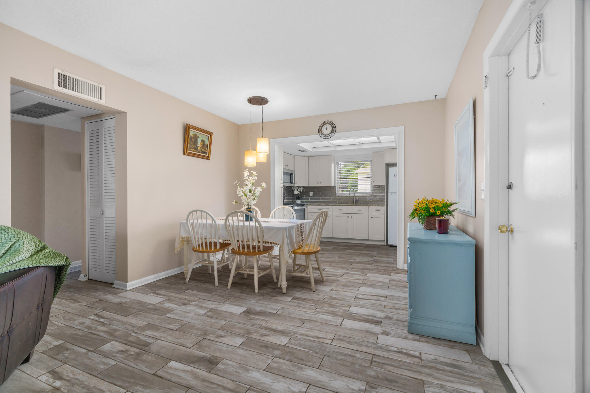 FOUR SEA SUNS CONDO - Residential Lease