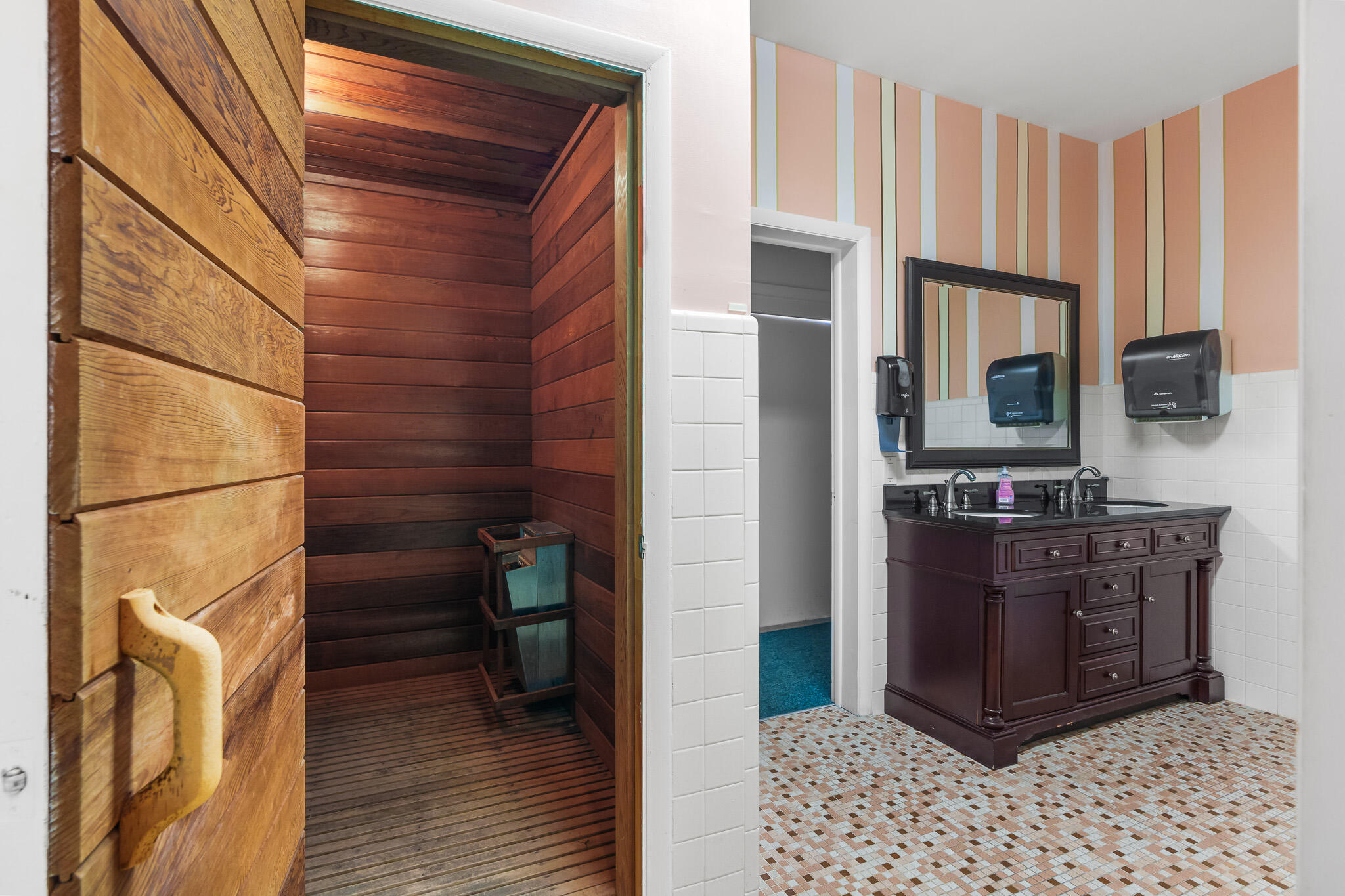 FOUR SEA SUNS CONDO - Residential Lease