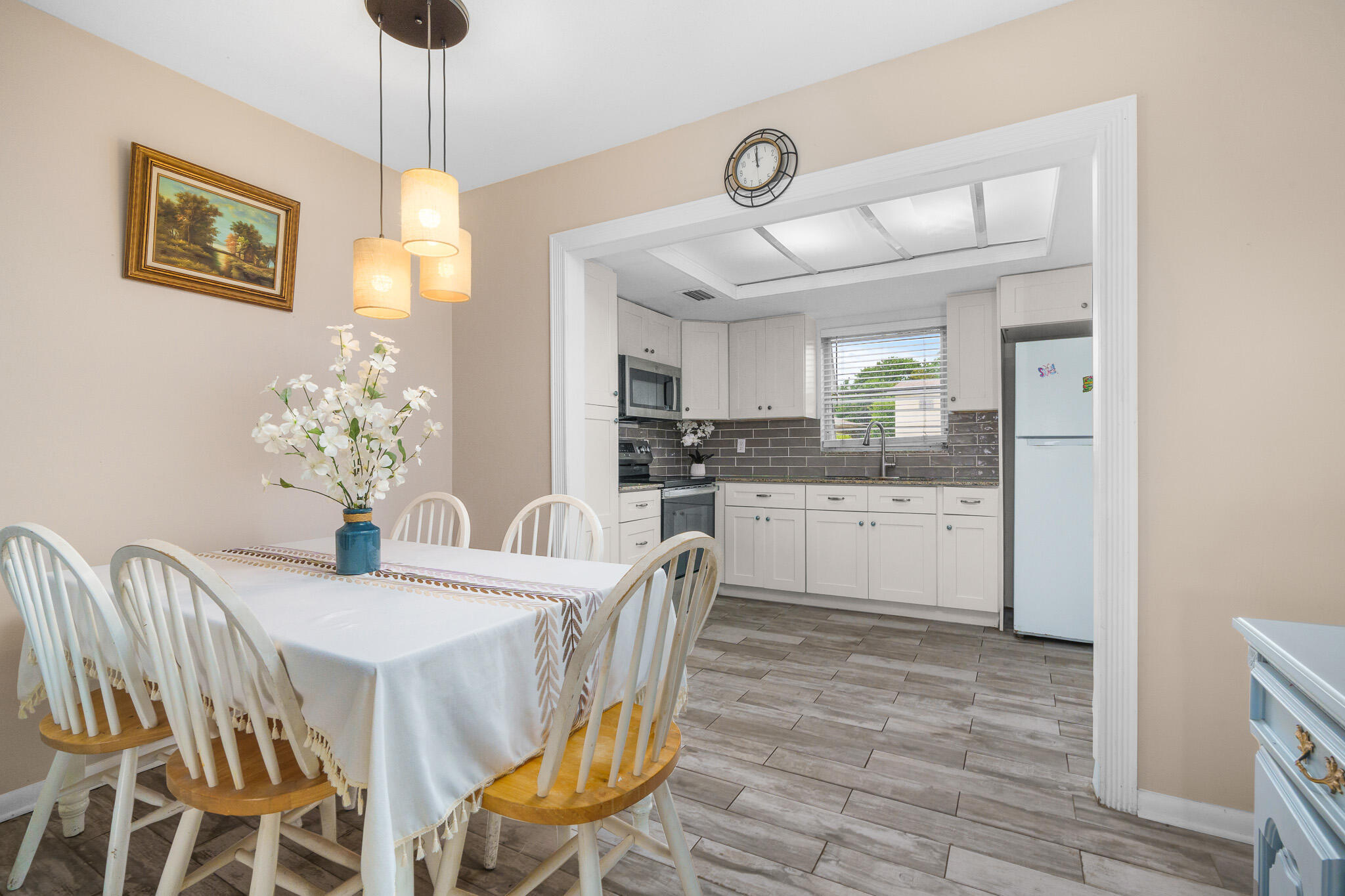 FOUR SEA SUNS CONDO - Residential Lease