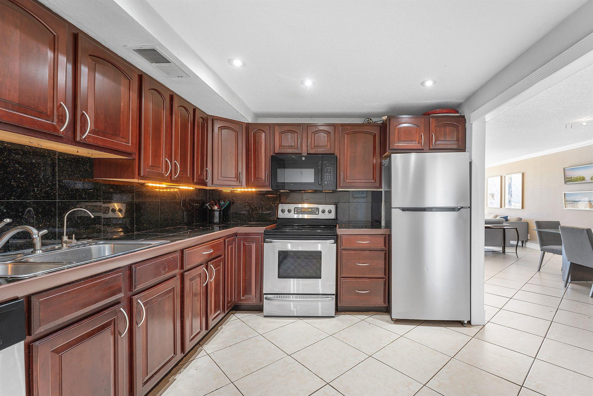 ALLINGTON TOWERS CONDO - Residential