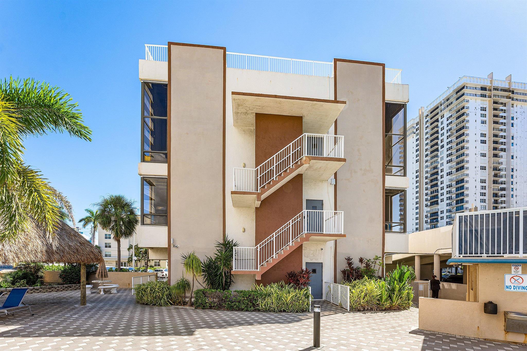 ALLINGTON TOWERS CONDO - Residential