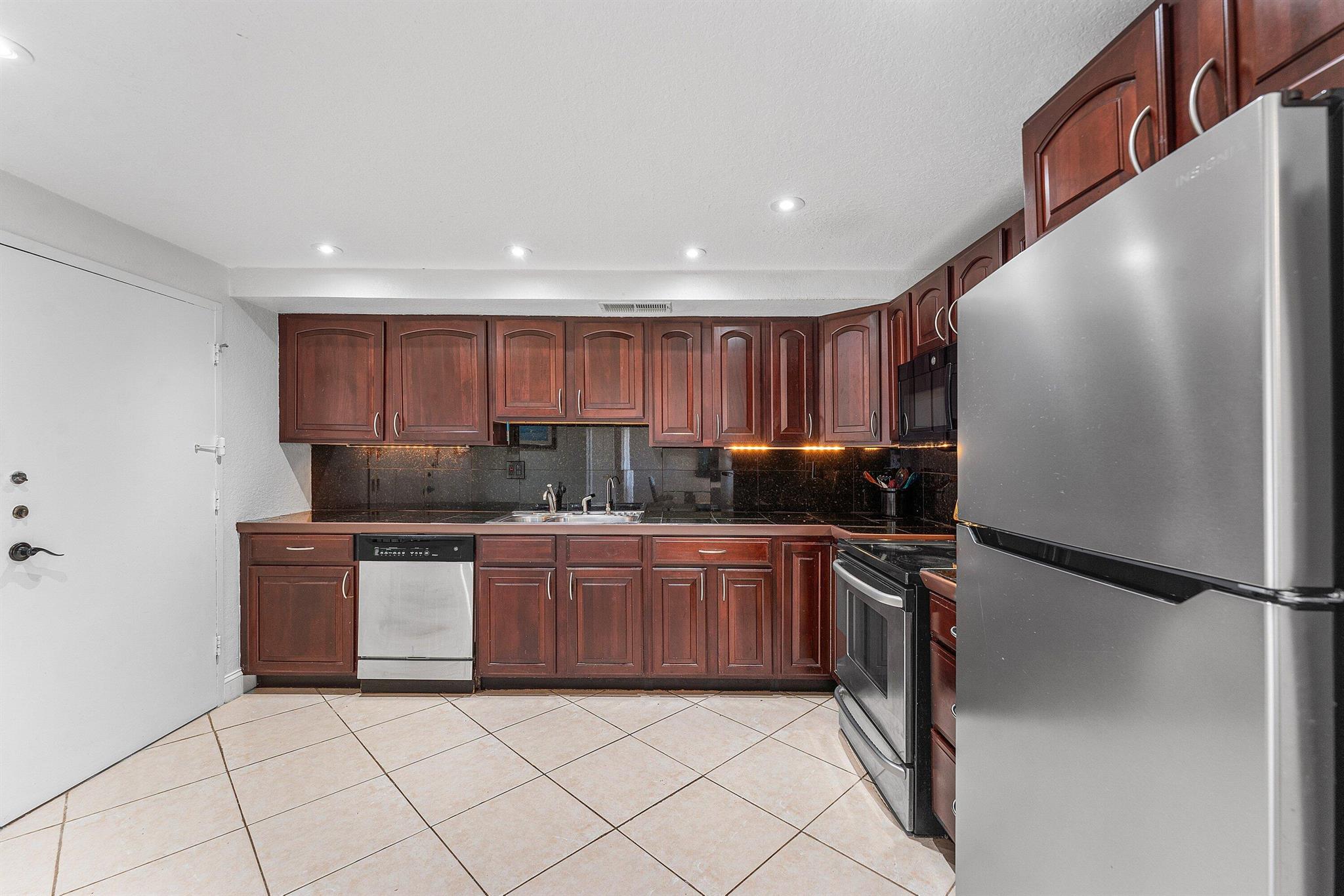 ALLINGTON TOWERS CONDO - Residential