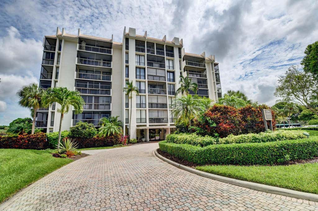 Photo of 1761 SE Bridgewood Drive, Boca Raton, FL 33434 (MLS # B26058857)