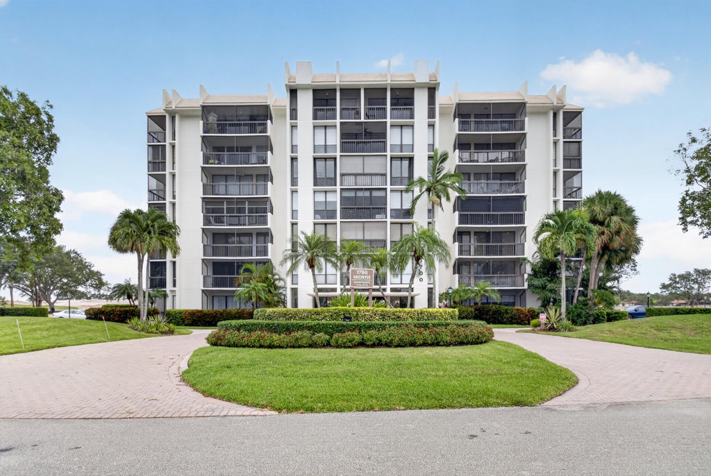 Photo of 1761 SE Bridgewood Drive, Boca Raton, FL 33434 (MLS # B26058857)