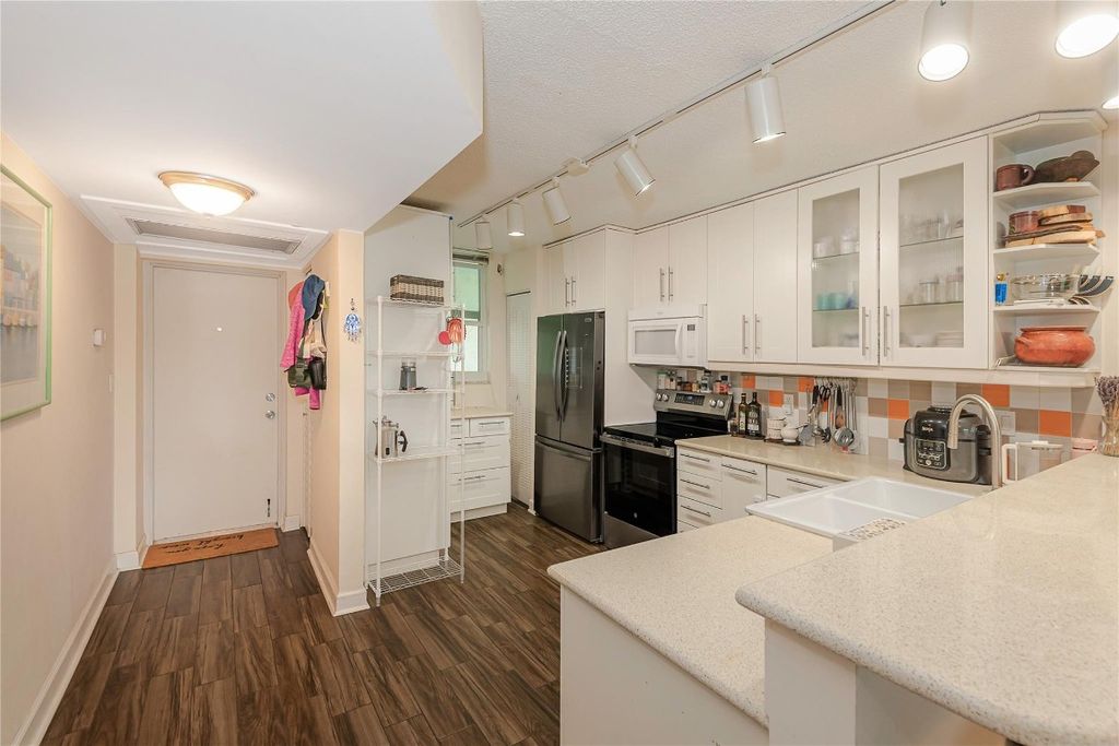 Photo of 5300 NE 24 Terrace #512, Fort Lauderdale, FL 33308 (MLS # F10538692)