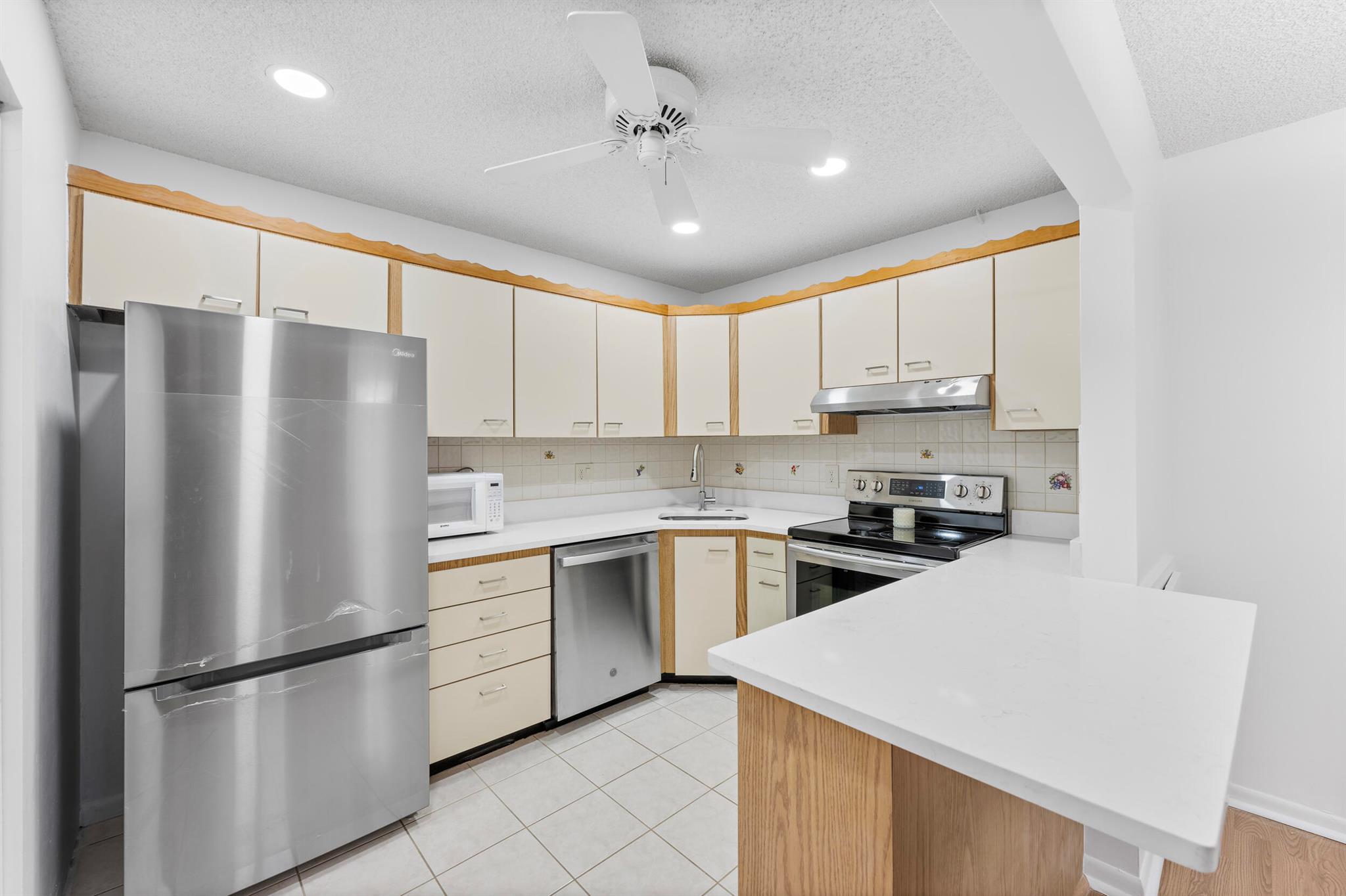 PINE RIDGE III COND DECL - Residential