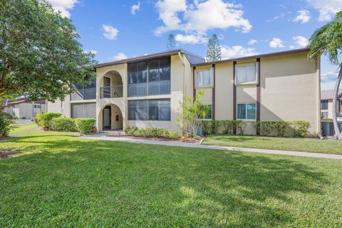 313 Pine Ridge Circle Circle C-2 Greenacres FL 33463