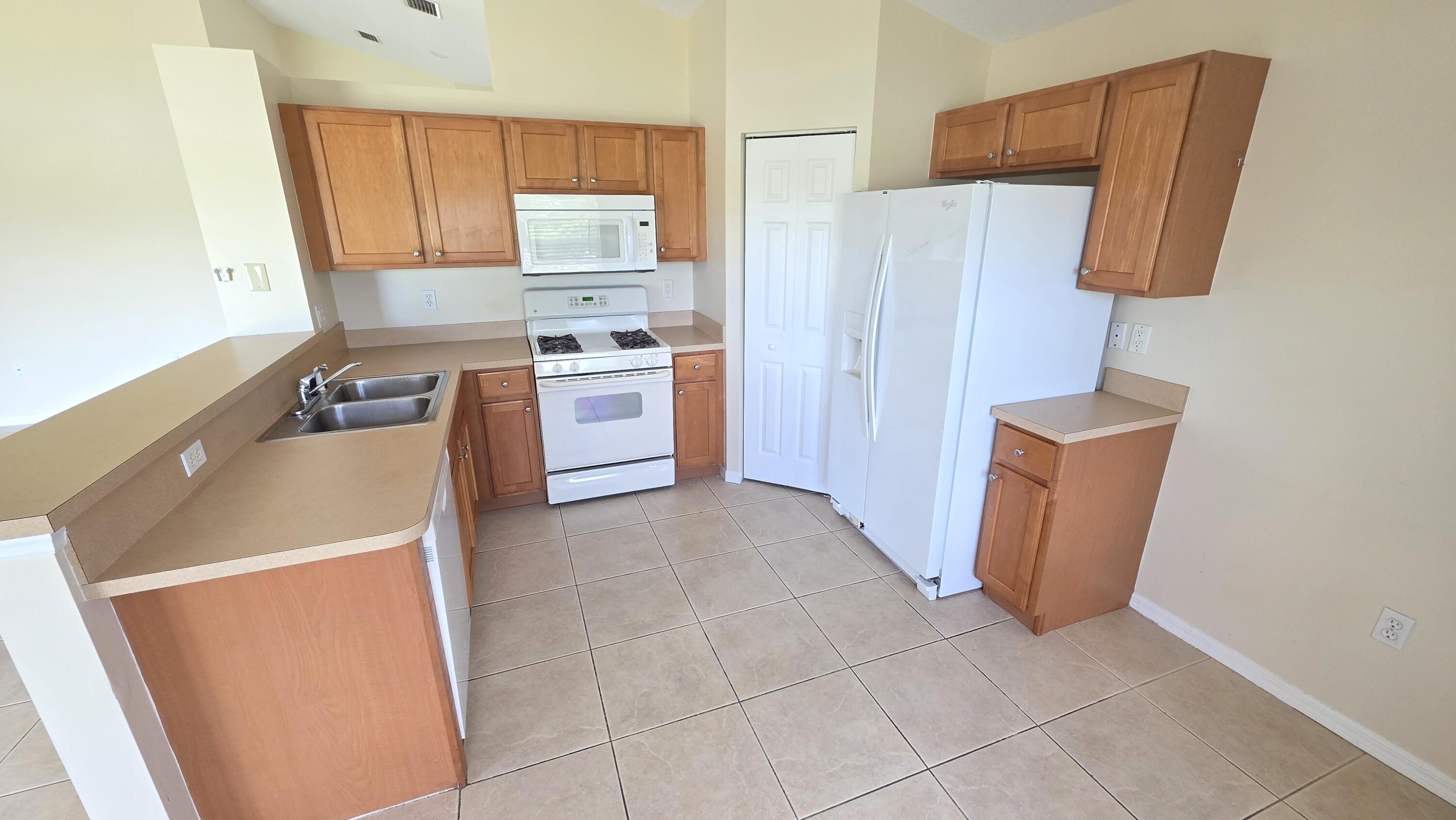 LAKEFOREST AT ST LUCIE WEST PHASE V - Residential