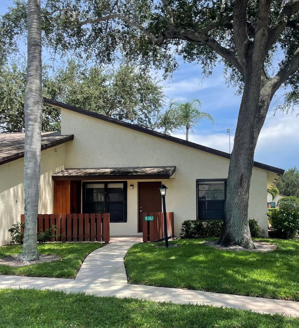 Photo of 8182 SE Villa Way, Hobe Sound, FL 33455 (MLS # R11106325)