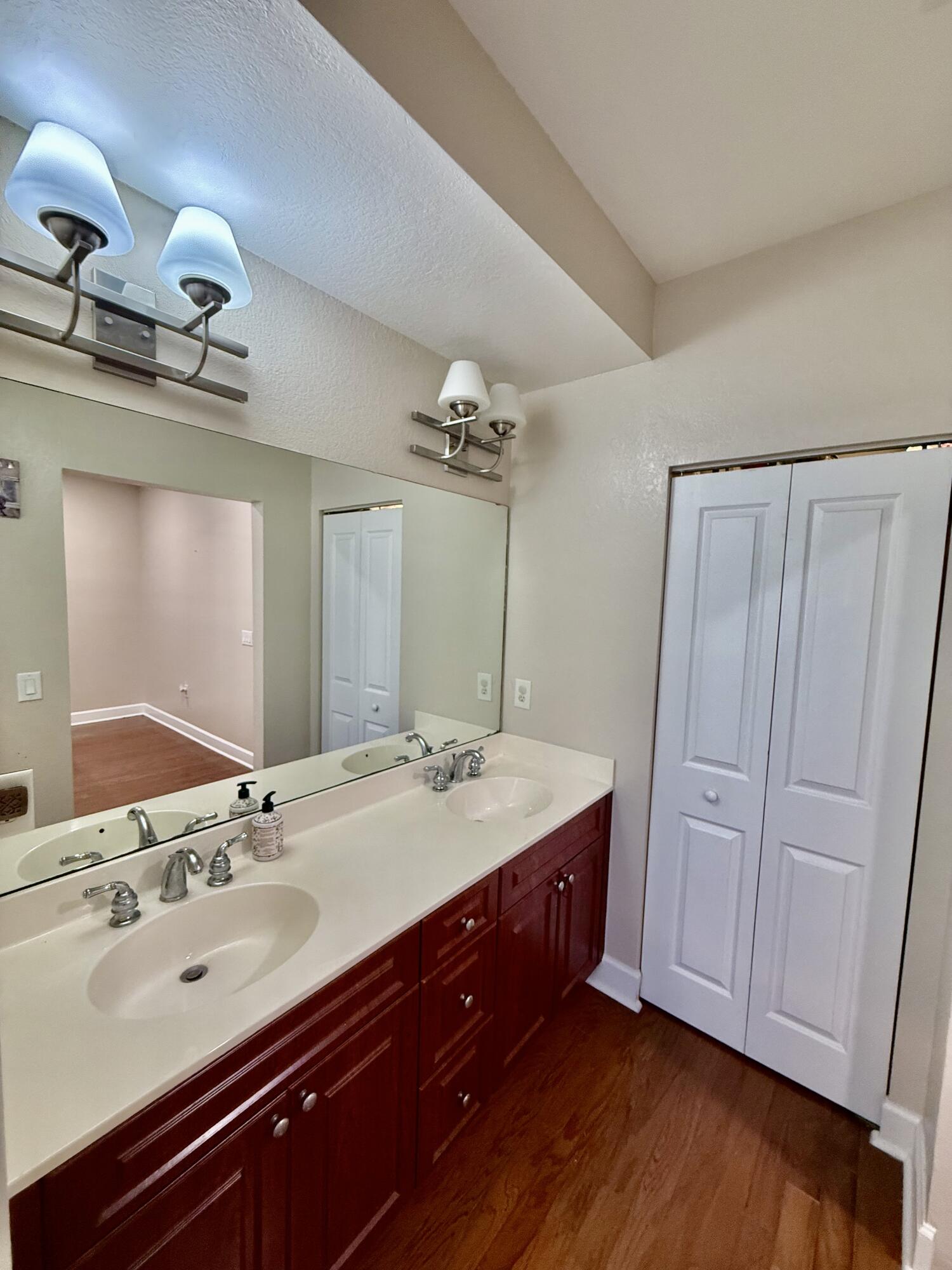 IL VILLAGIO CONDOMINIUM 16 - Residential