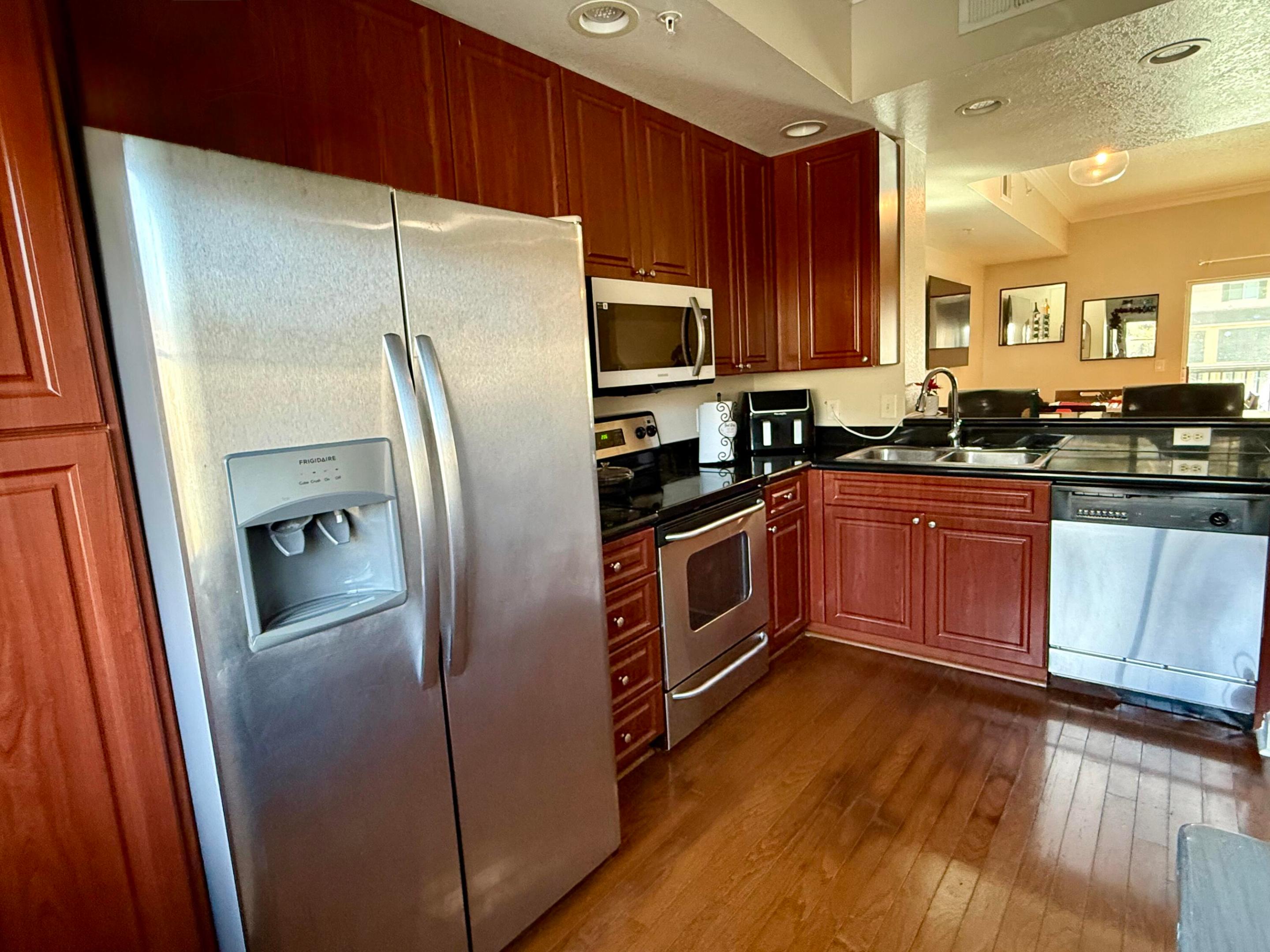 IL VILLAGIO CONDOMINIUM 16 - Residential