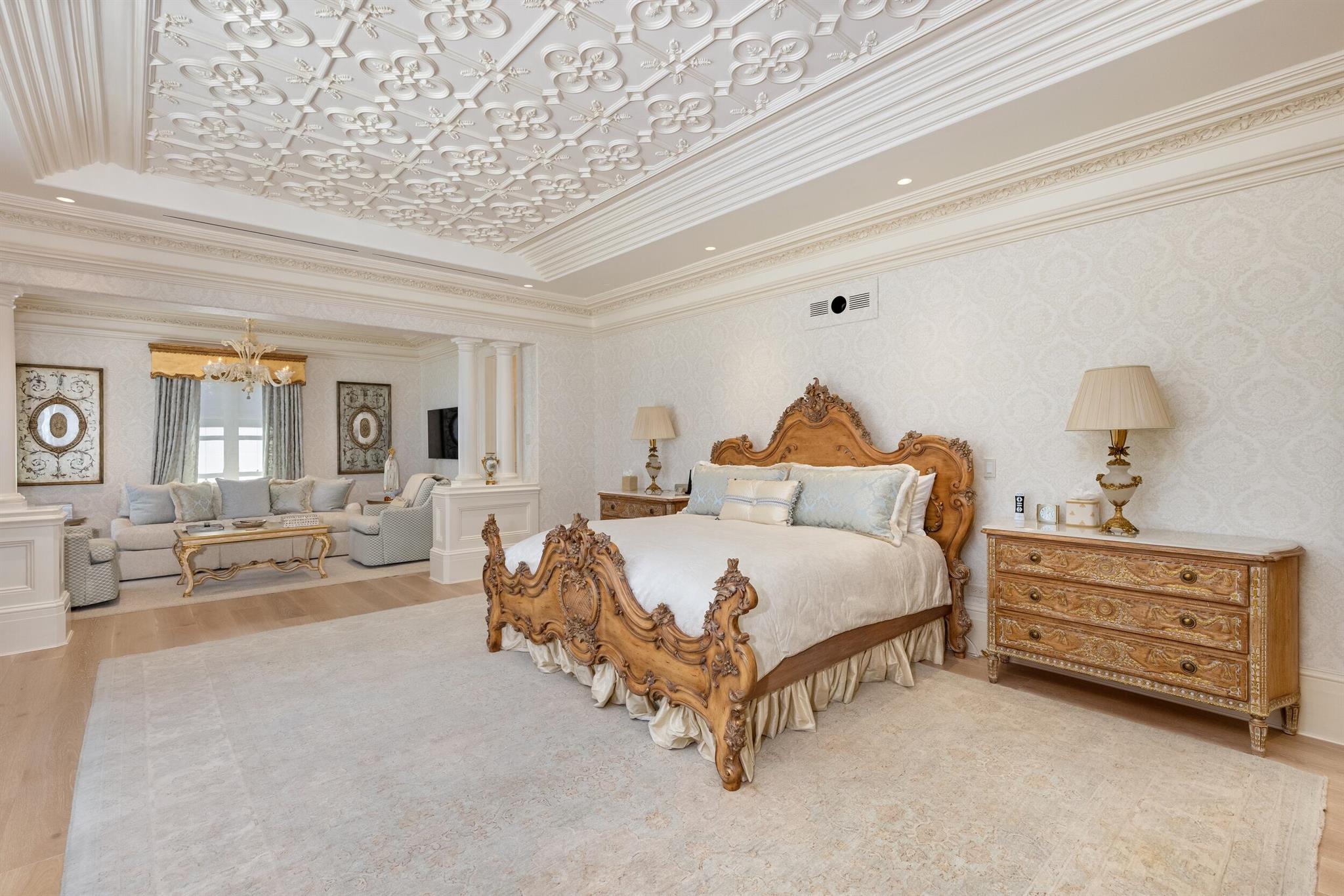 PALM BEACH ESTATES - Residential