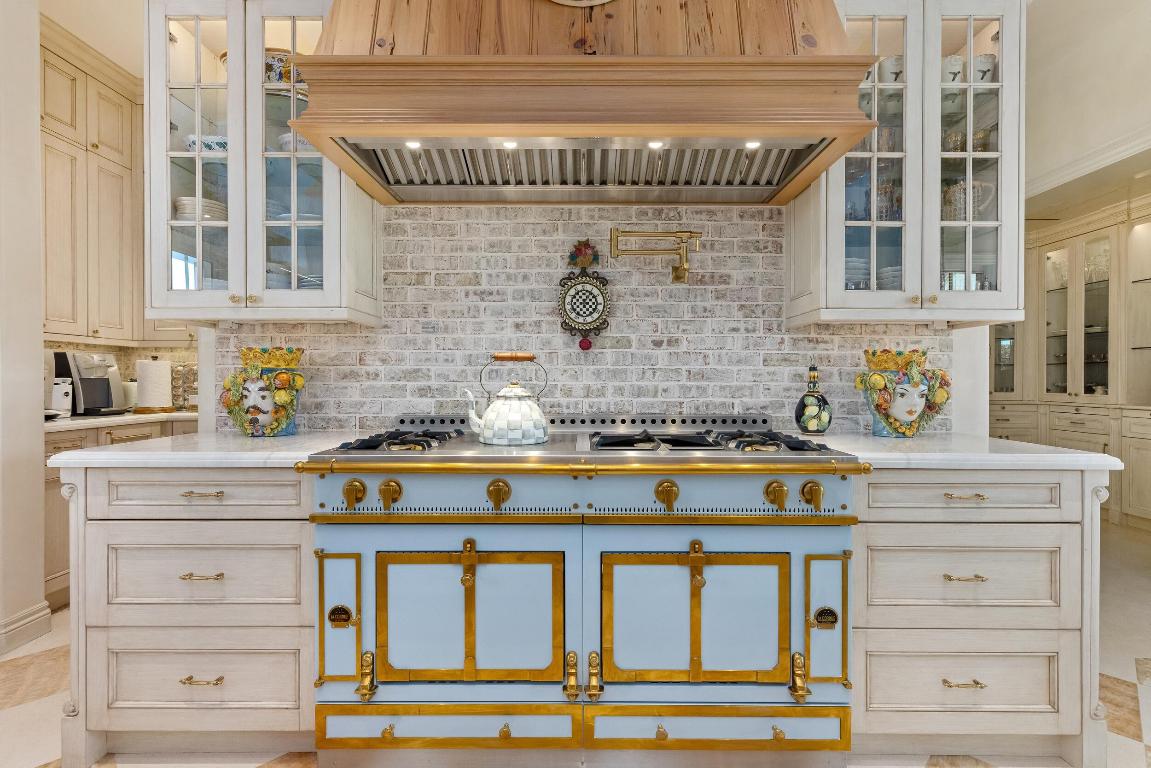 PALM BEACH ESTATES - Residential