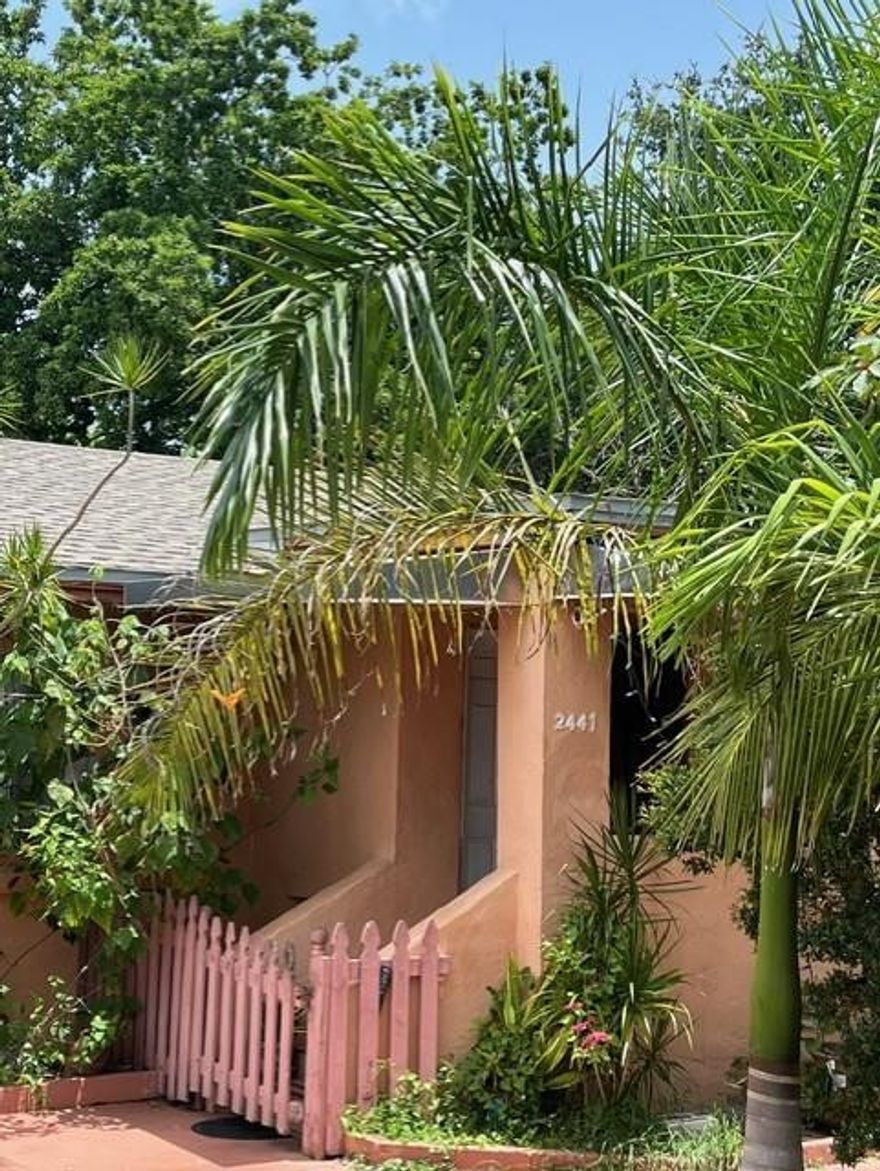 PERFECT INVESTMENT OPPORTUNITY! THIS MULTI-FAMILY PROPERTY IS SITUATED ON A LARGE LOT & FEATURES TWO SEPERATE STRUCTURES, A MAIN HOUSE WITH 3 BEDROOMS + 1 BATHROOM & A SECOND UNIT WITH 1 BEDROOM + 1 BATHROOM, NEW ROOF (APPROX 1YR OLD), NEWER AC UNITS & MORE. CONVENIENTLY LOCATED NEAR MAJOR HIGHWAYS, SCHOOLS & SHOPPING. GREAT POTENTIAL FOR IMPROVEMENTS.