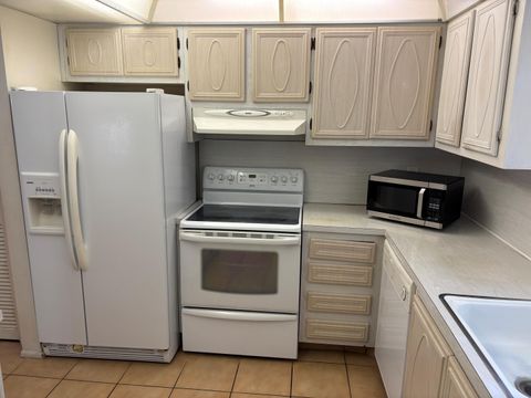 Tiny photo for 301 N Pine Island Road #105, Plantation, FL 33324 (MLS # B26051527)