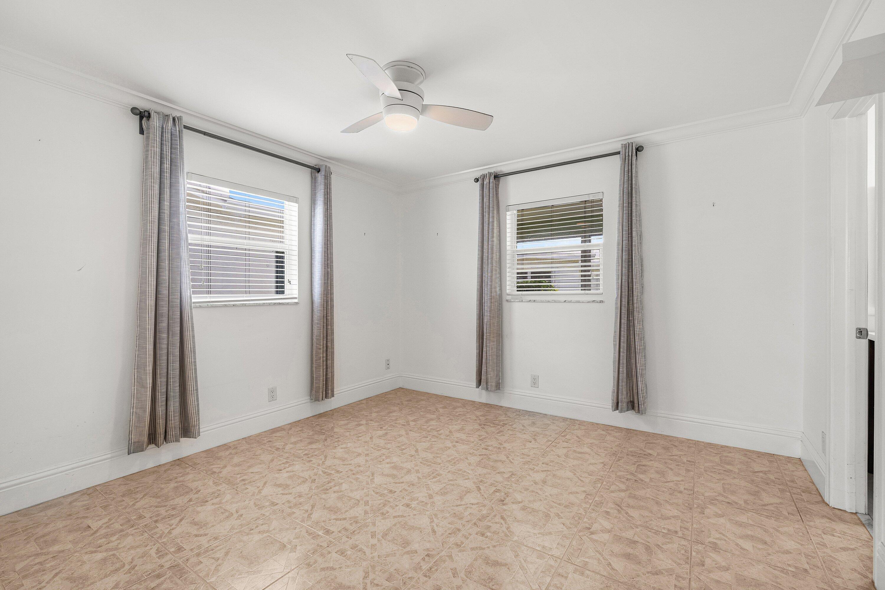 PALM BEACH LEISUREVILLE SEC 10 - Residential